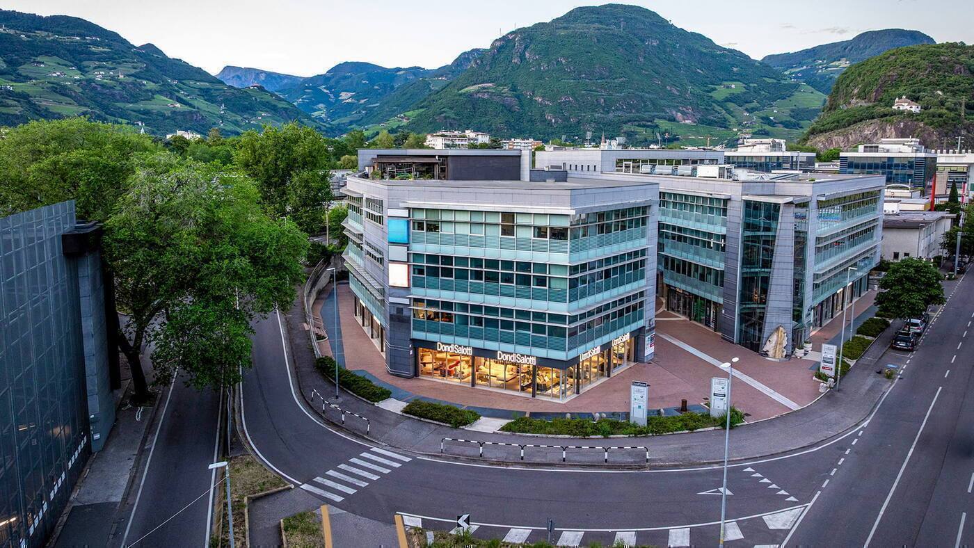 04.06.26 DondiSalotti inaugura a Bolzano un nuovo showroom più ampio e contemporaneo